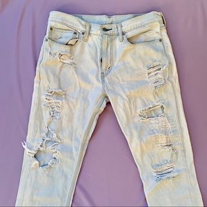 light wash LEVIS 551 ripped jeans slim fit